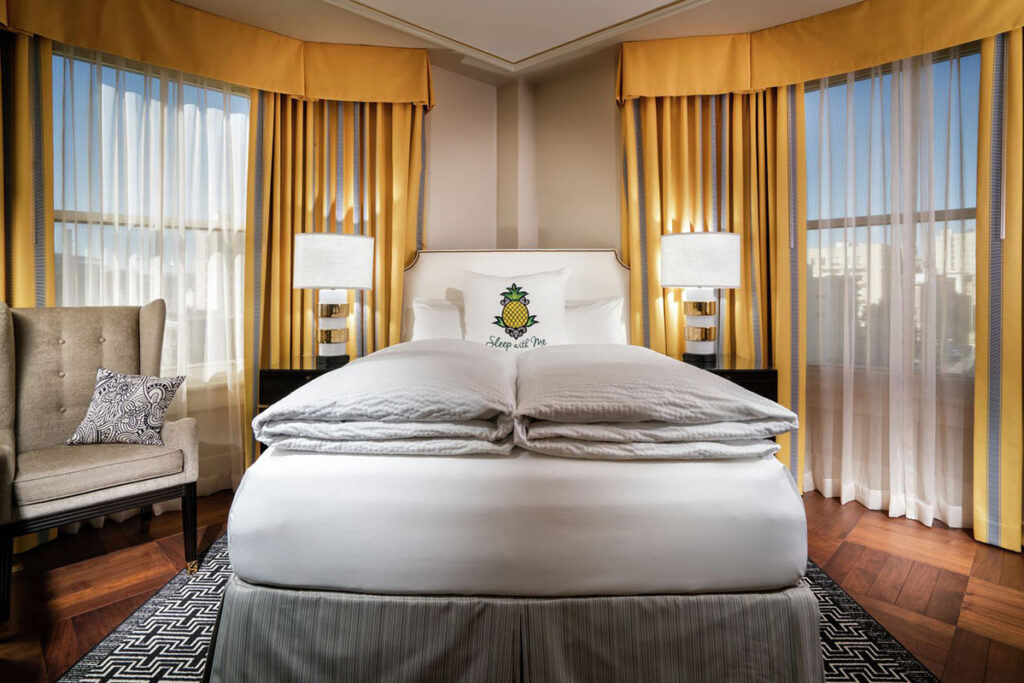 USA_California_Staypineapple, An Elegant Hotel_Guest Room