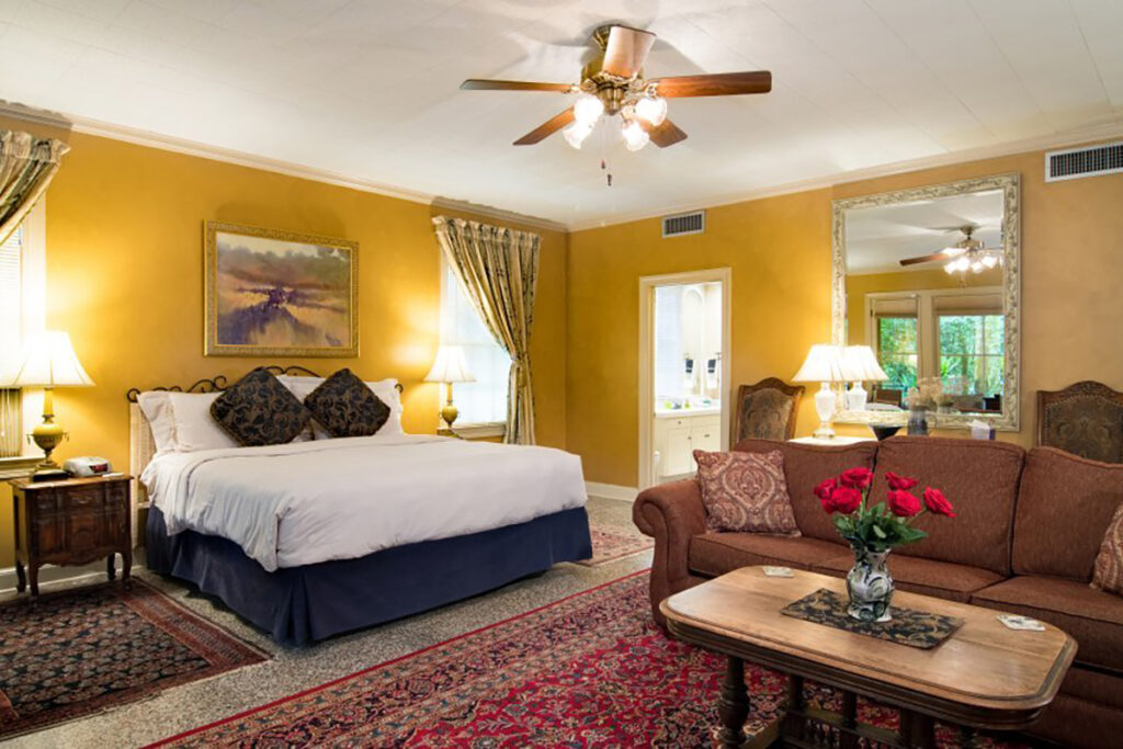 USA_Louisiana_The Stockade Bed and Breakfast_Guest Room