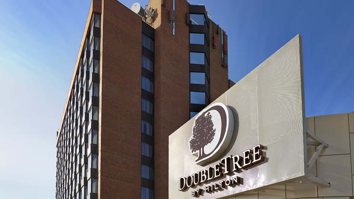 CAN_Alberta_Double Tree by Hilton_Exterior