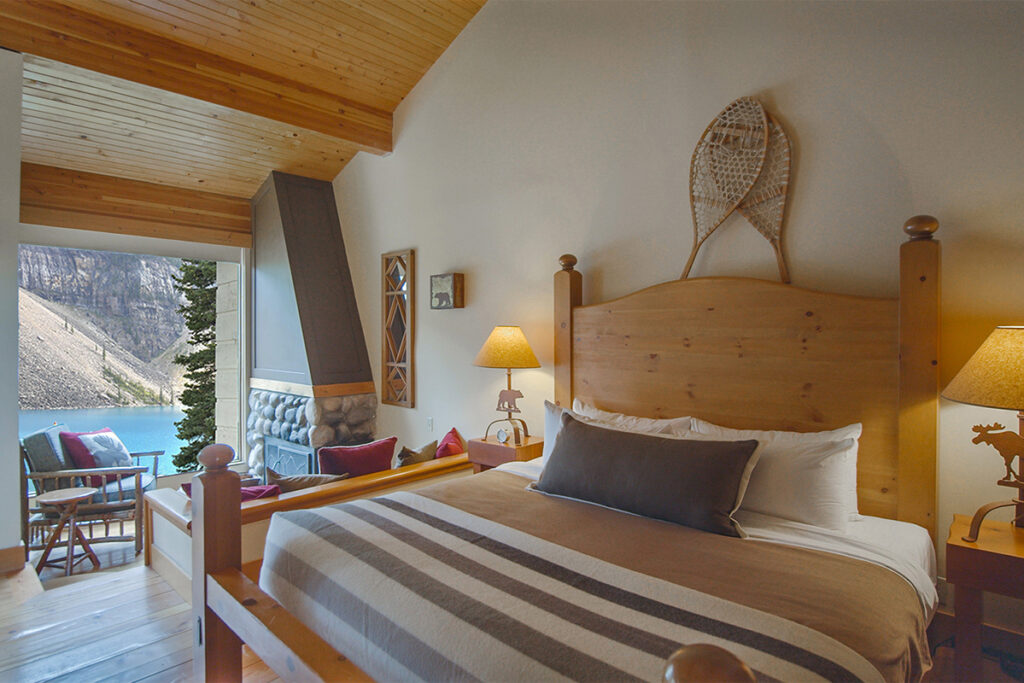 CAN_Alberta_Moraine Lake Lodge_Bedroom