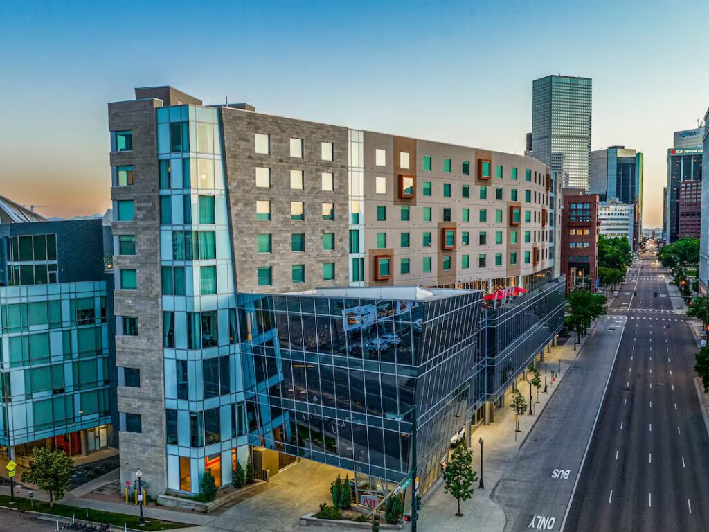 USA_Colorado_The ART Hotel_Exterior