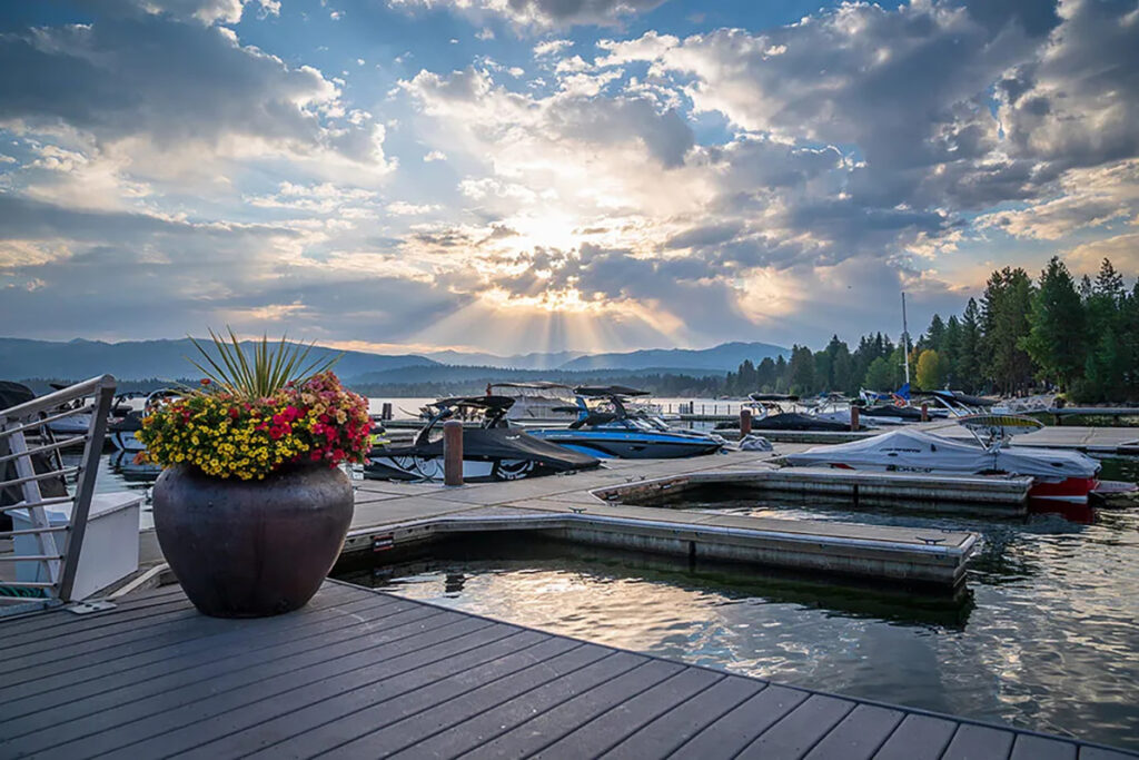 USA_Idaho_Shore Lodge_Deck