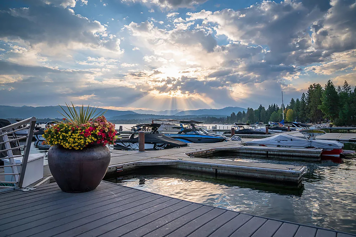 USA_Idaho_Shore Lodge_Deck