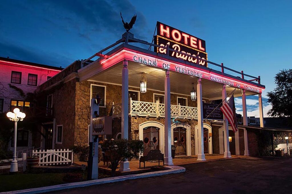 USA_New Mexico_El Rancho Hotel_Exterior