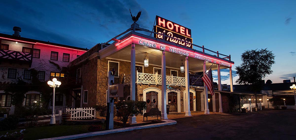 USA_New Mexico_El Rancho Hotel_Exterior