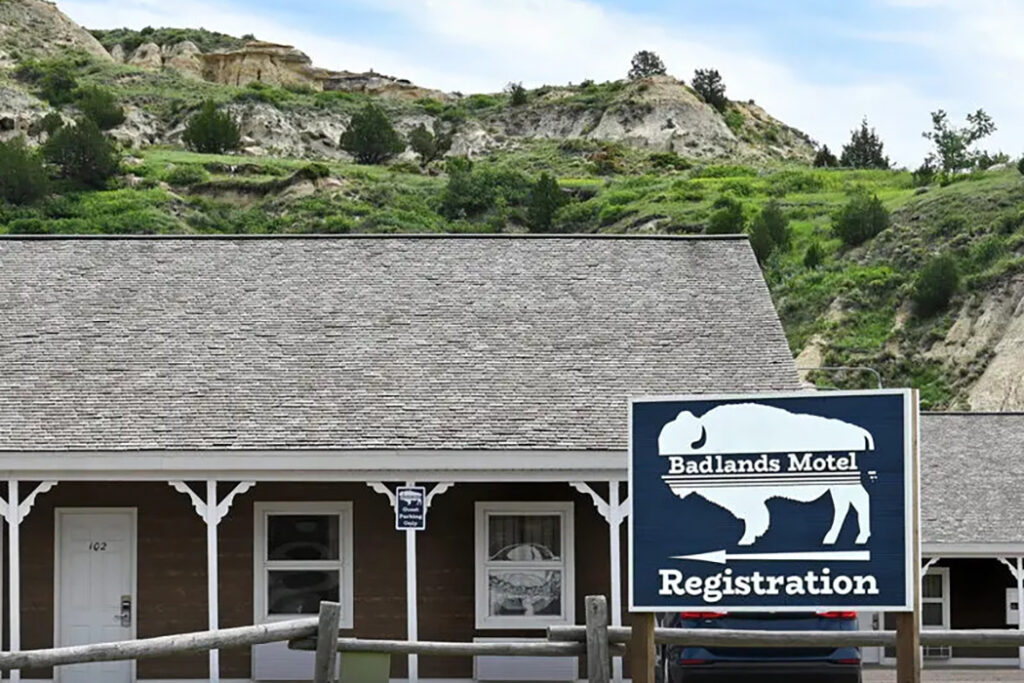 USA_North Dakota_Badlands Motel_Exterior