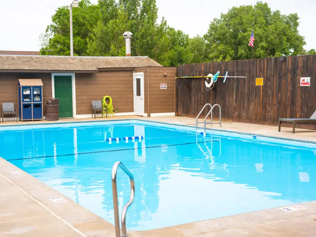 USA_North Dakota_Badlands Motel_Pool