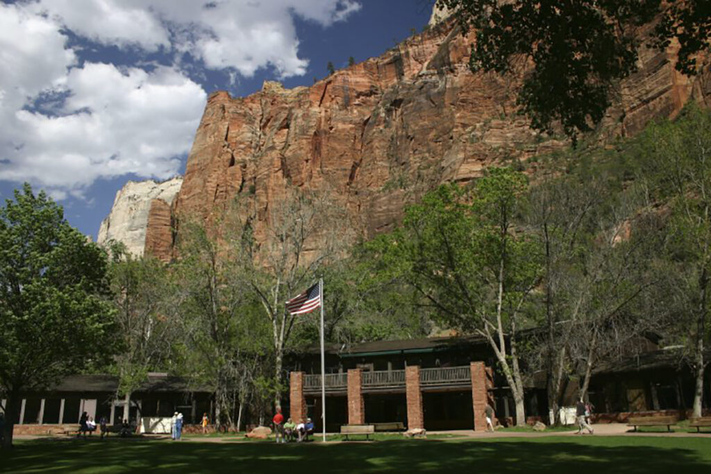 USA_Utah_Zion National Park Lodge_Exterior