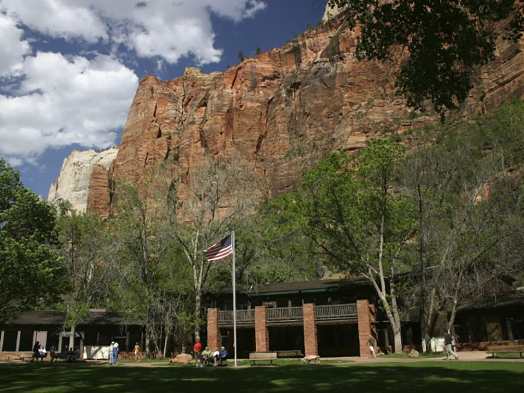 USA_Utah_Zion National Park Lodge_Exterior