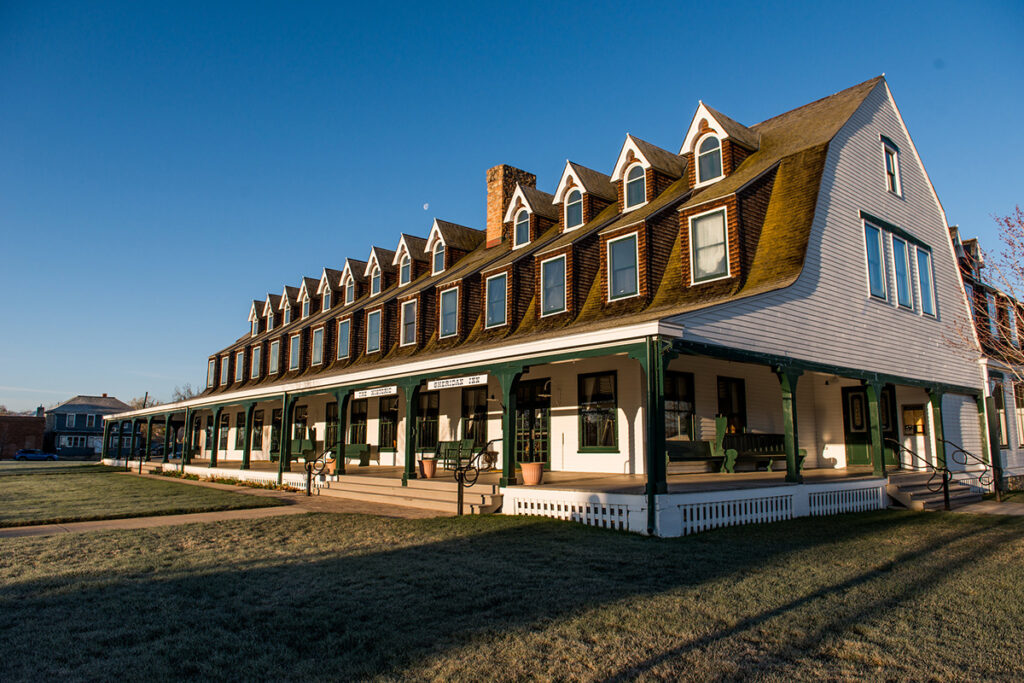 USA_Wyoming_Historic Sheridan Inn_Exterior