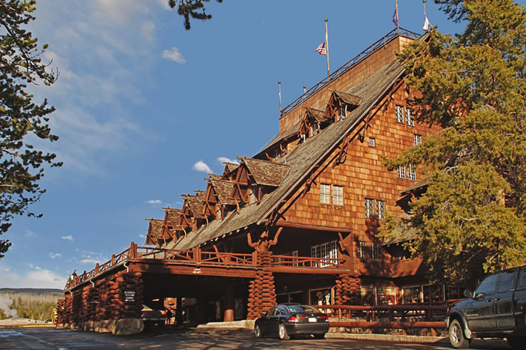 USA_Wyoming_Old Faithfull Inn_Exterior