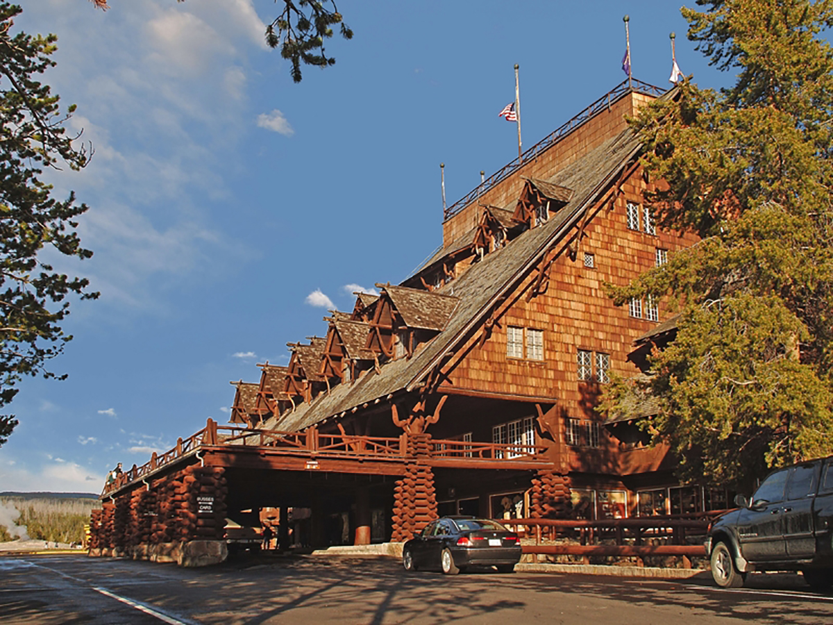 USA_Wyoming_Old Faithfull Inn_Exterior