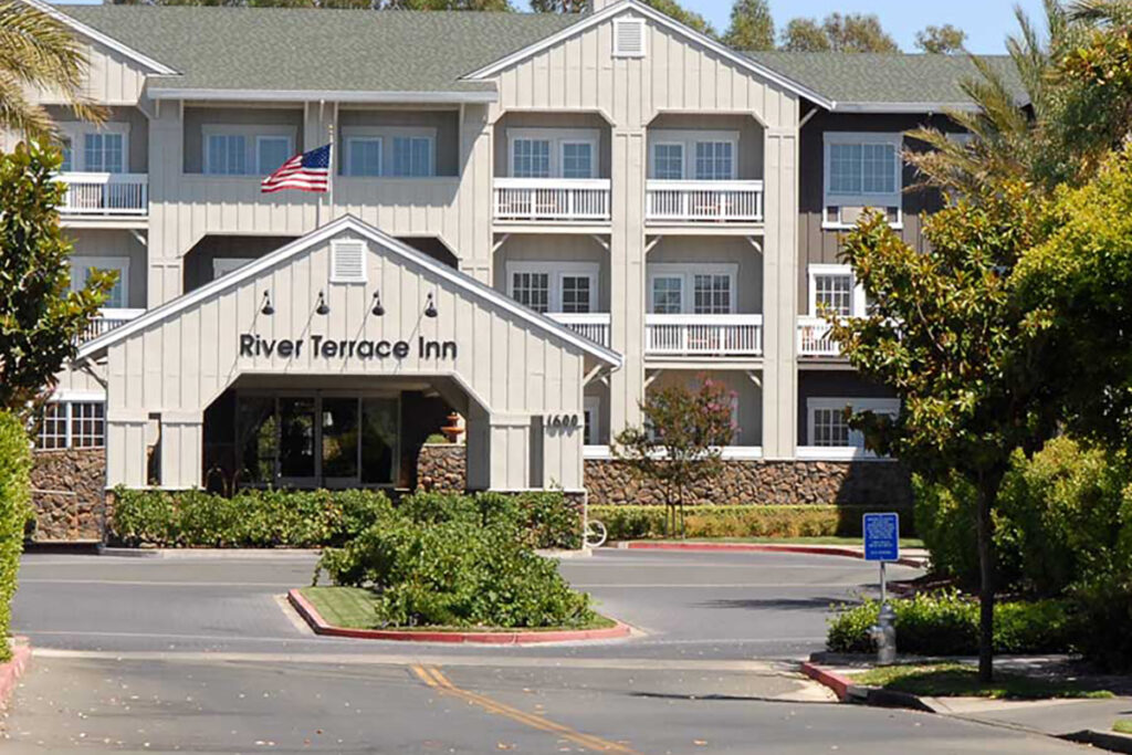 USA_California_River Terrace Inn_Exterior