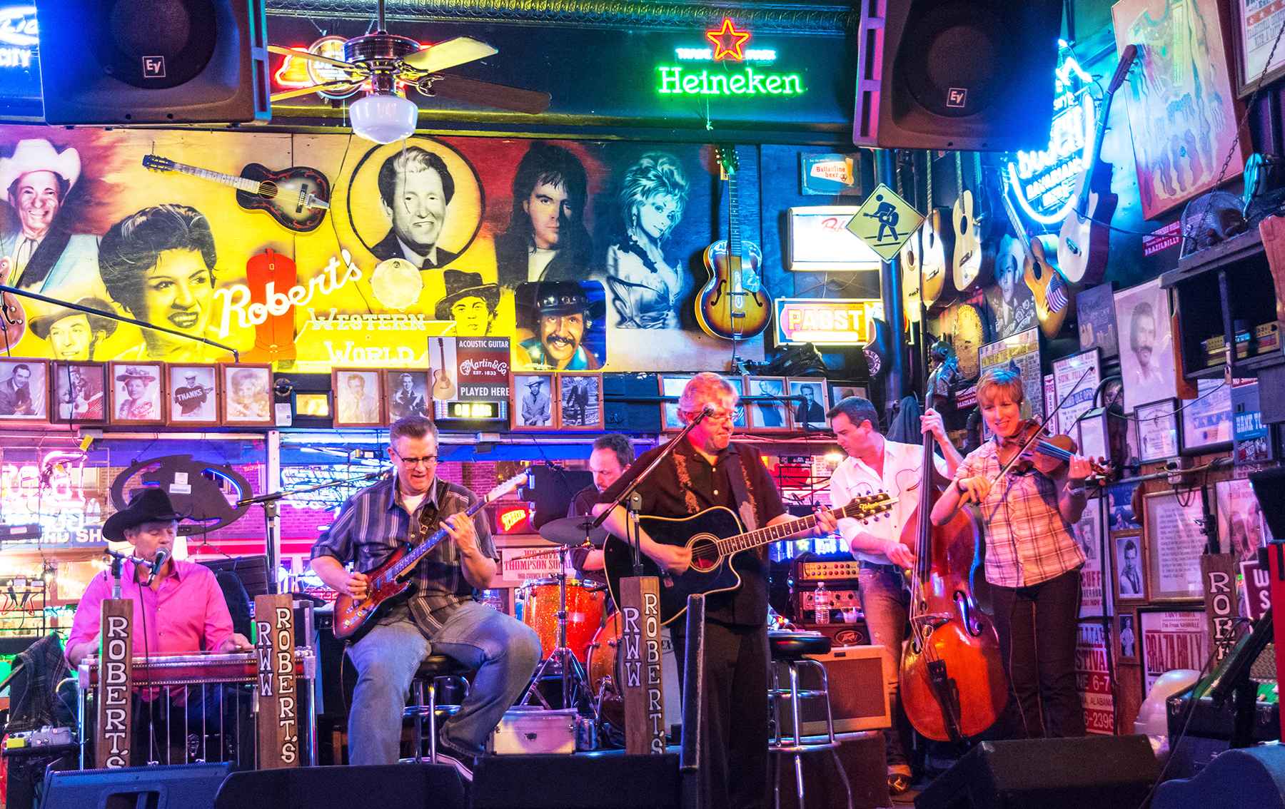 Band playing in downtown Nashville