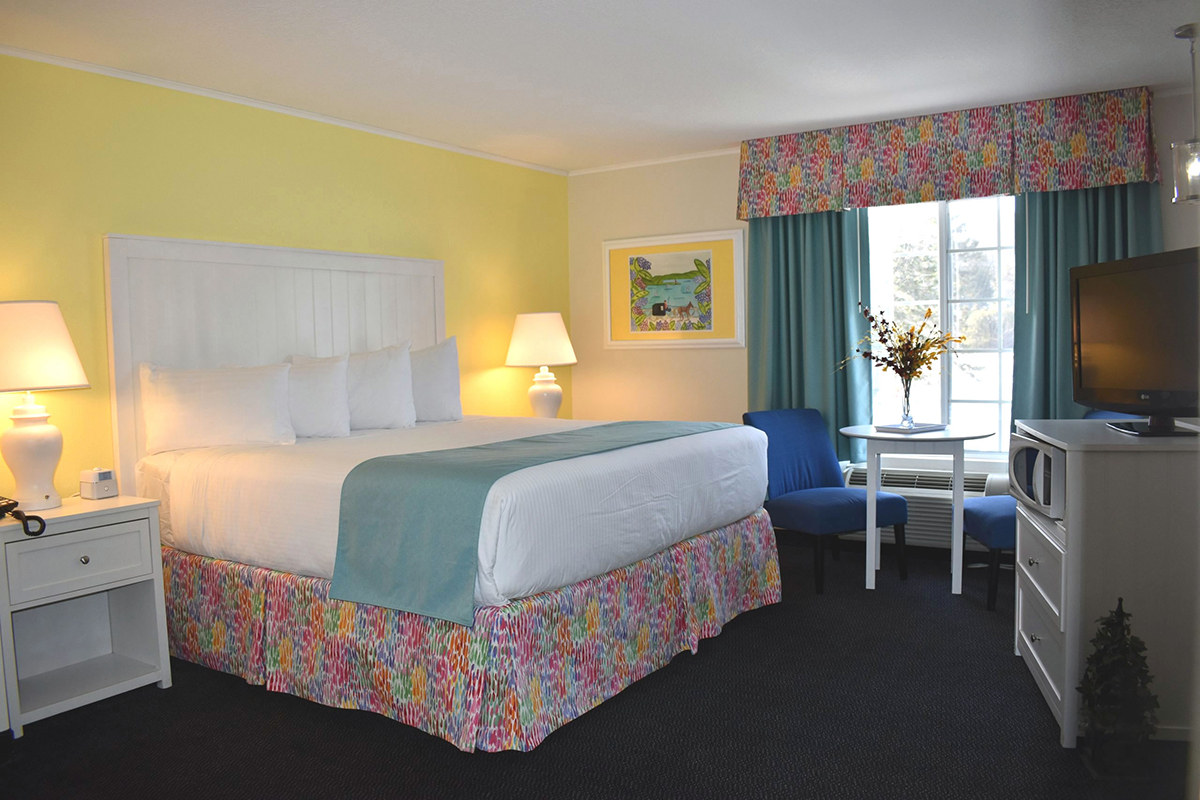 USA_Michigan_Breakers Resort & Beach Bar_Guest Room