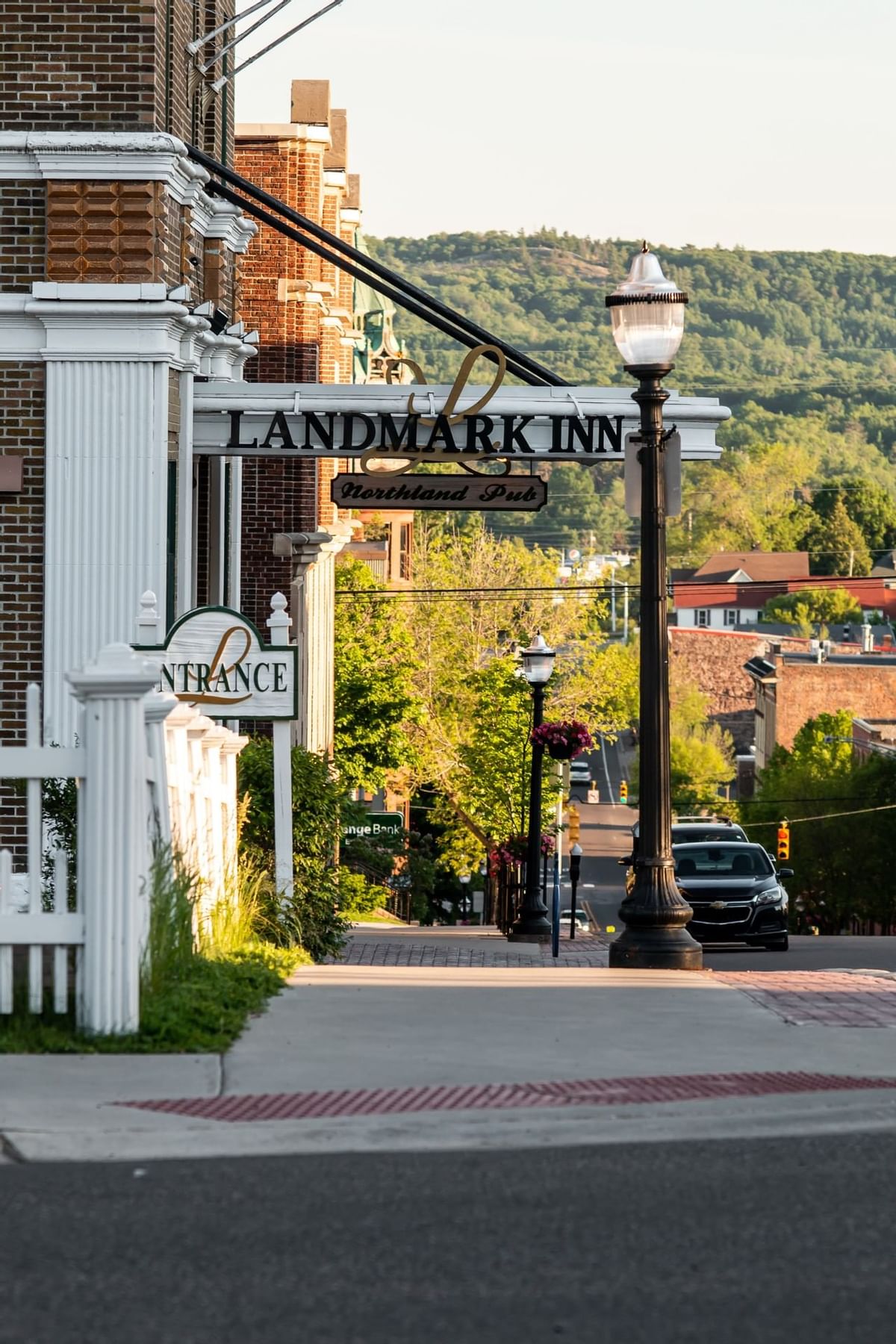 USA_Michigan_Landmark Inn_Entrance