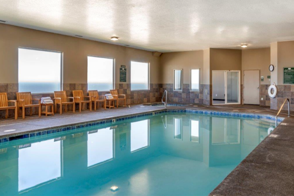 USA_Oregon_Elizabeth Oceanfront Suites_Pool