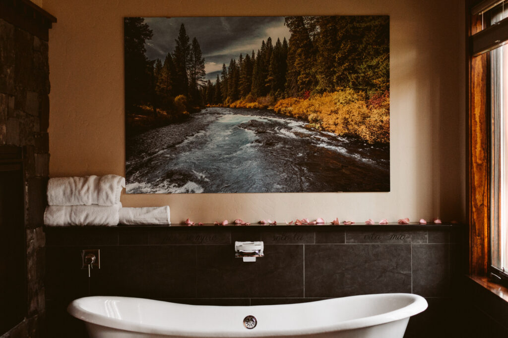 USA_Oregon_FivePine_serenity-tub_lodgeowned