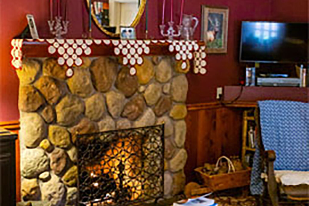 USA_Oregon_Prospect Historic Hotel_Fireplace