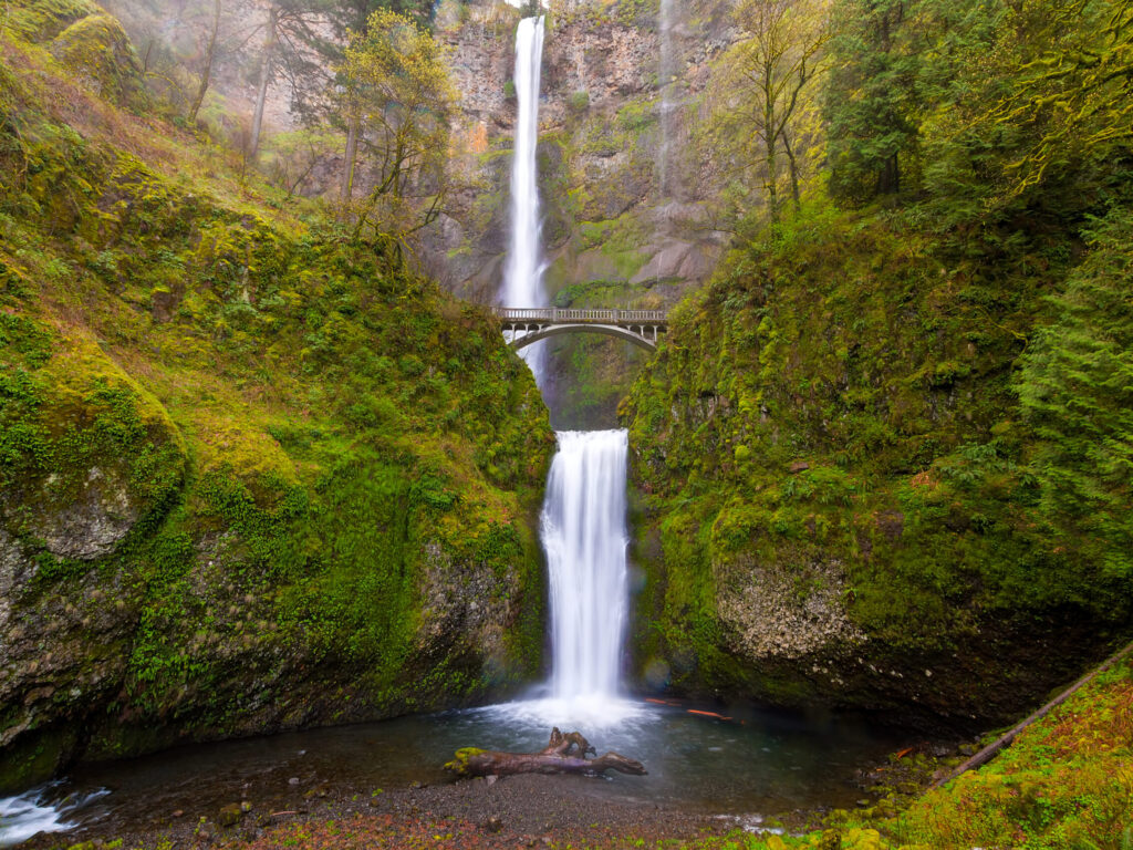 Multnomah Falls & Gorge Waterfalls in Oregon