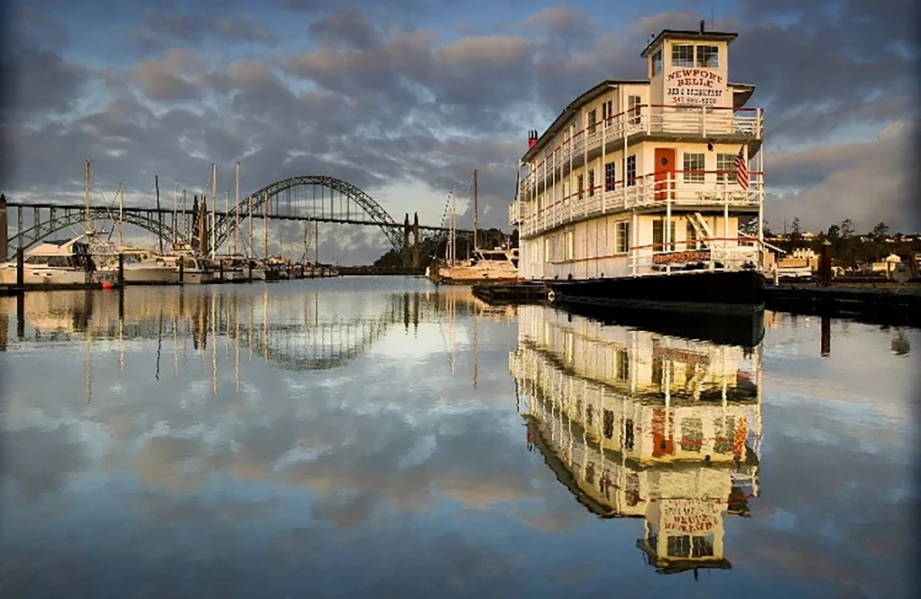 Boat Hotel Exterior