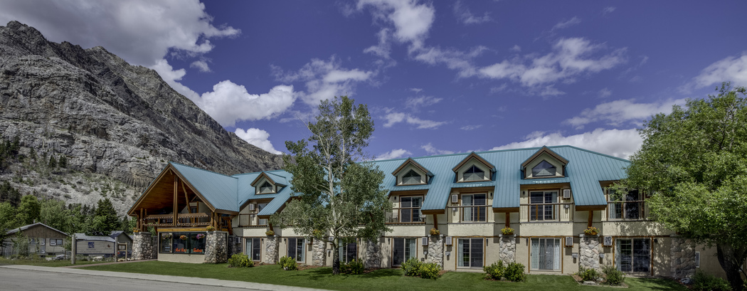 CAN_Alberta_Waterton Lakes National Park_Waterton Glacier Suites (1)