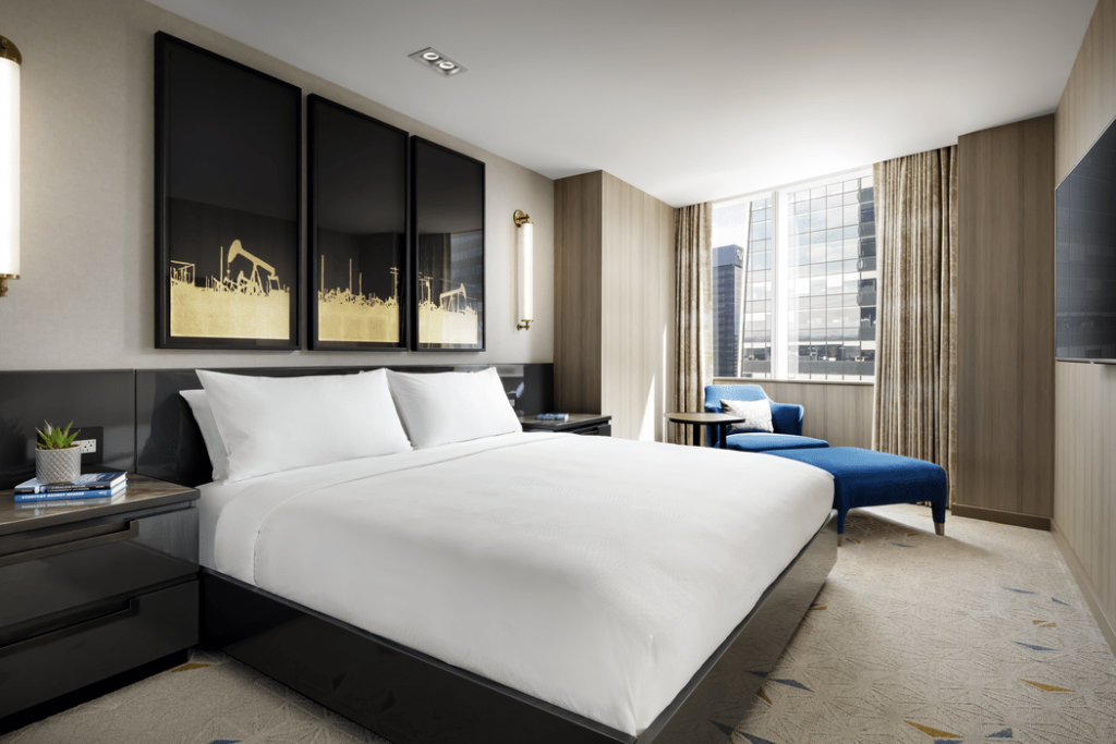 CAN_Edmonton_Mariott_CAN_Edmonton_Guestrooms14_SUIT_CSTE_VPRE Bedroom- 1 Bedroom Suite_Vice Presidential Bathroom