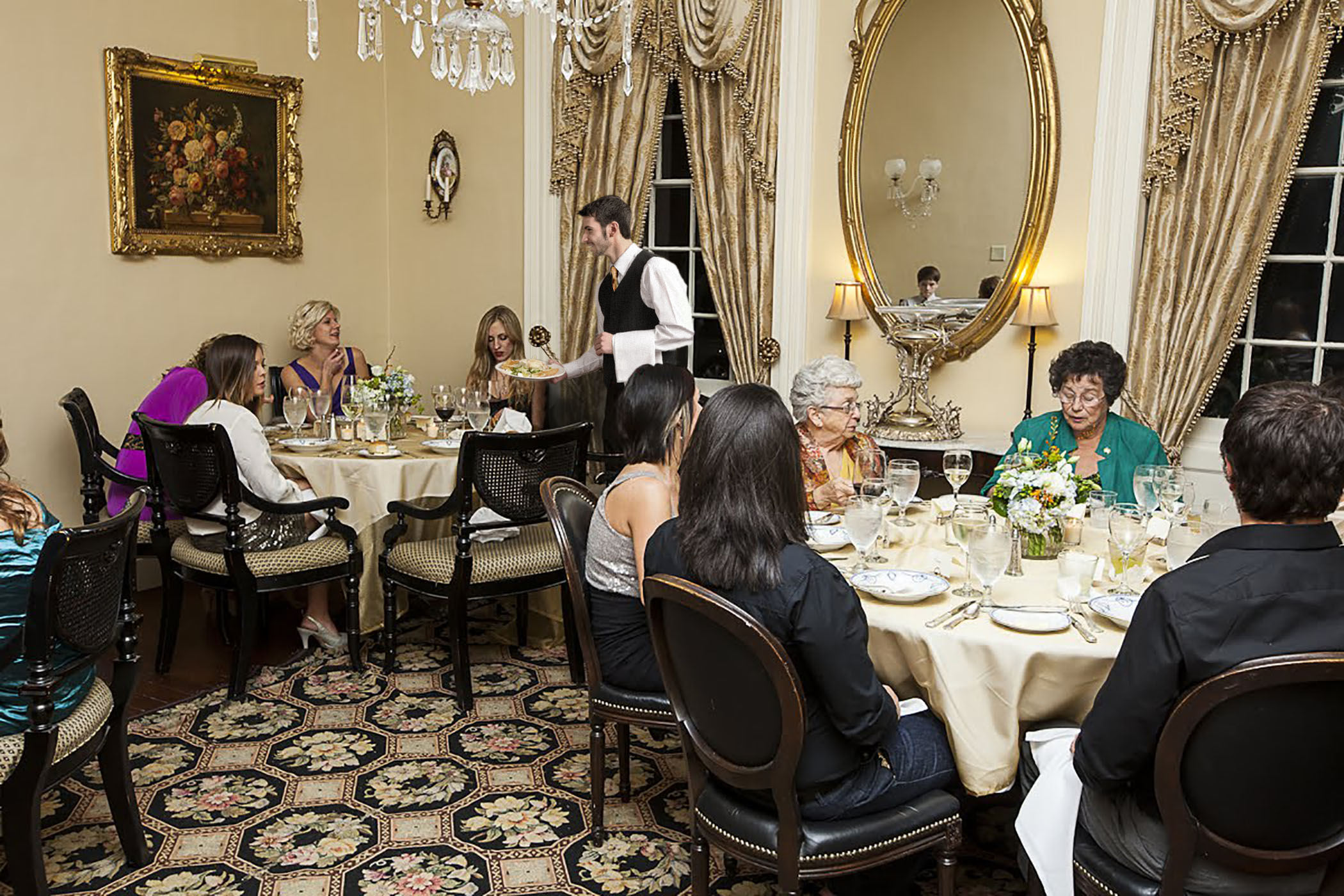 Guests dining in the 1818 restaurant in Natchez