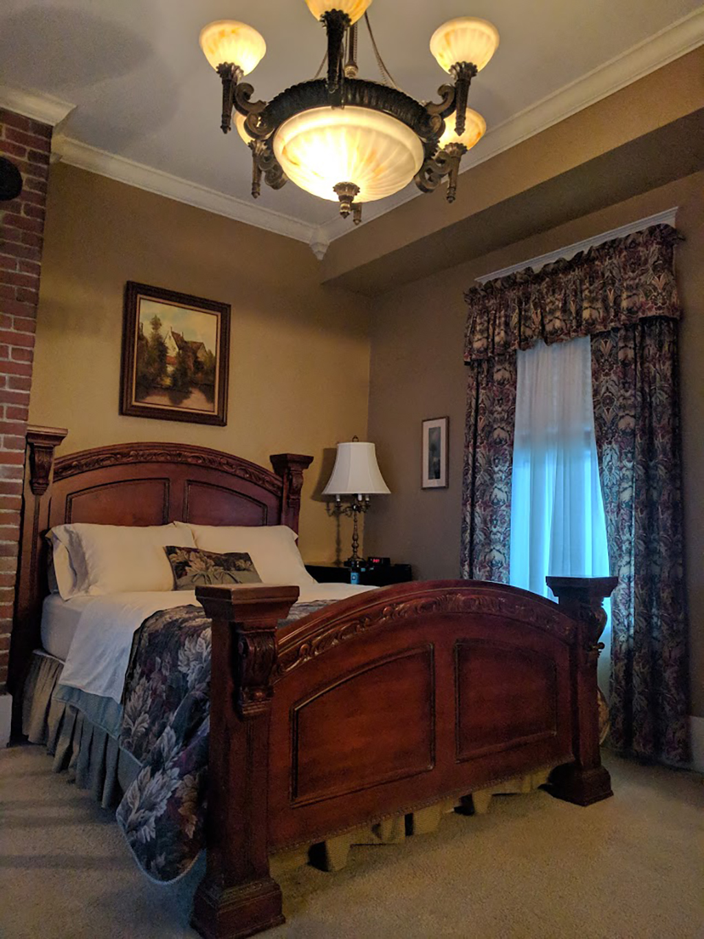 Hotel guest room