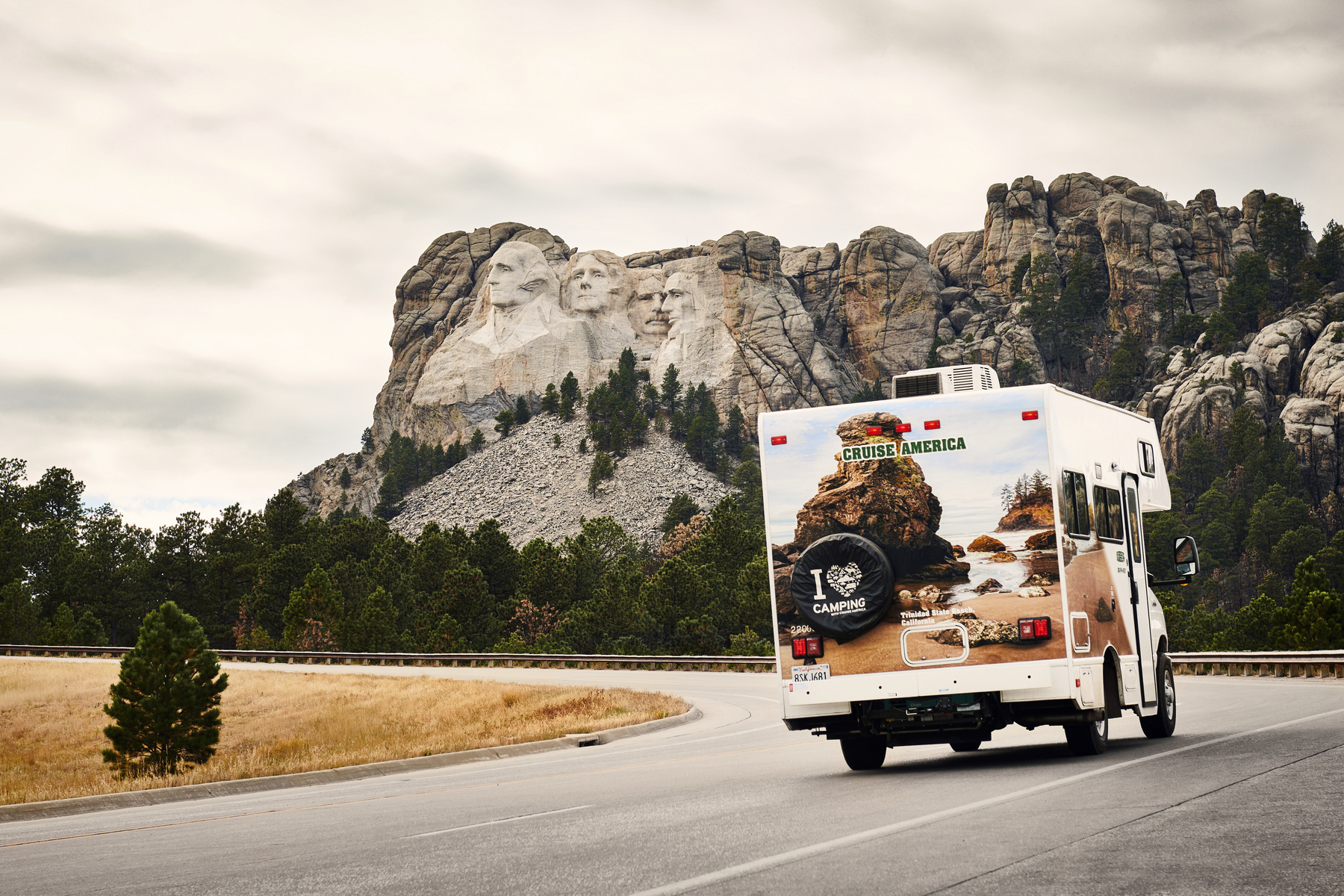 An RV with Mt Rushmore in the background