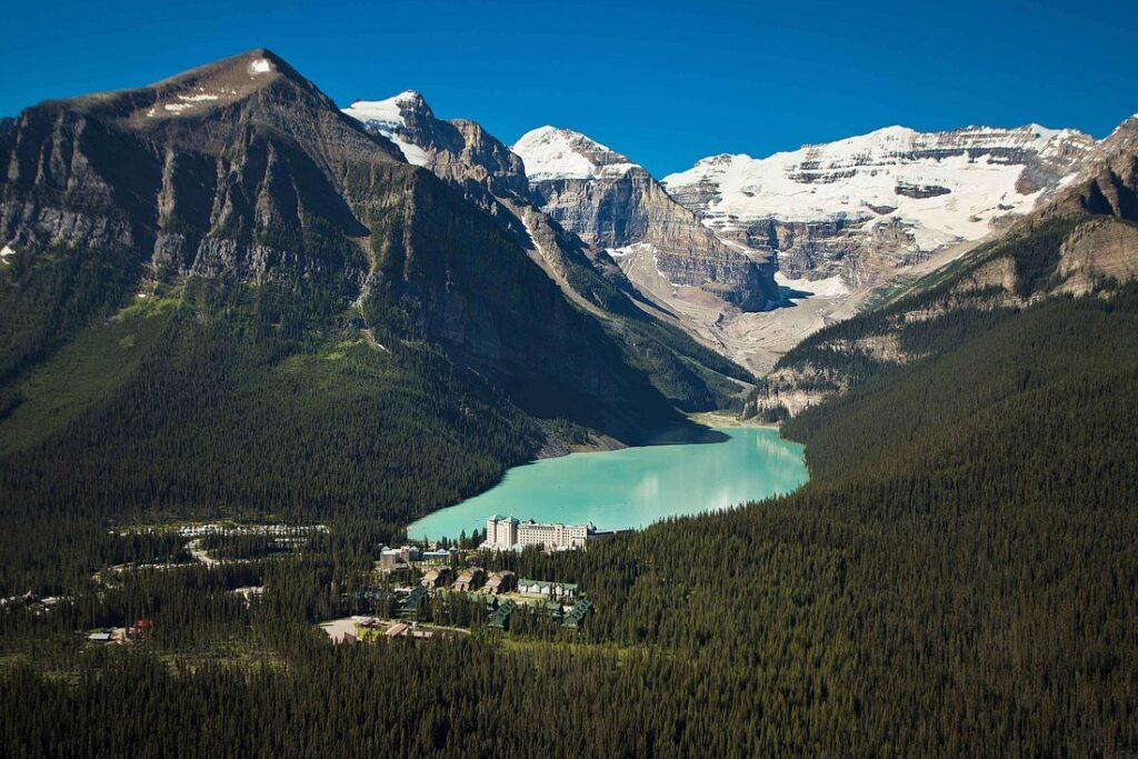 Fairmont Lake Louise and surrounding area