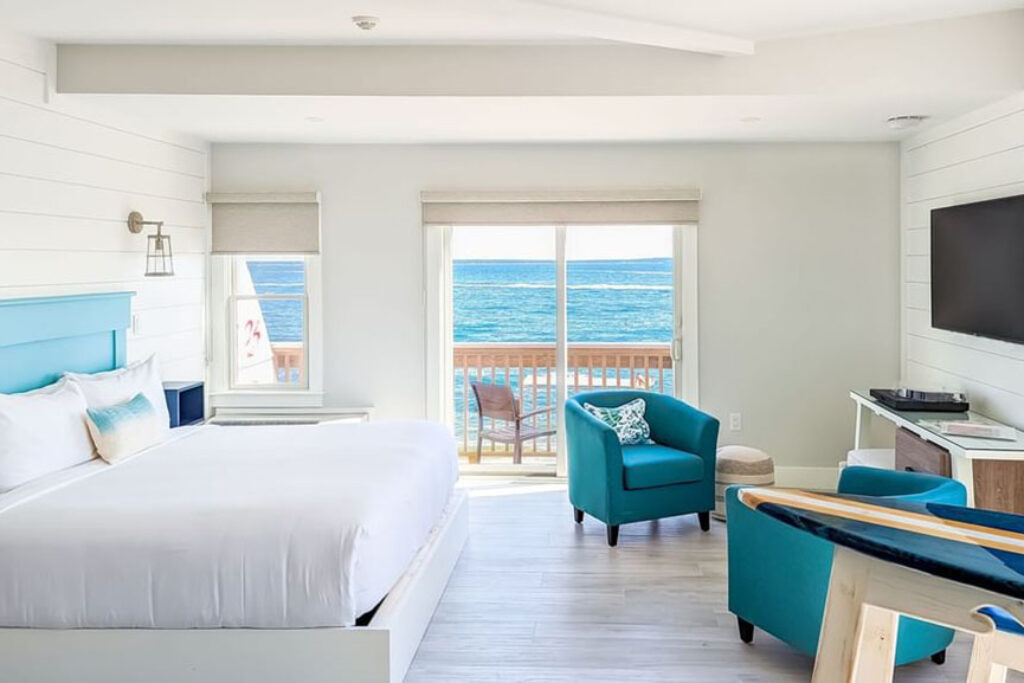 Hotel king guest room with ocean view