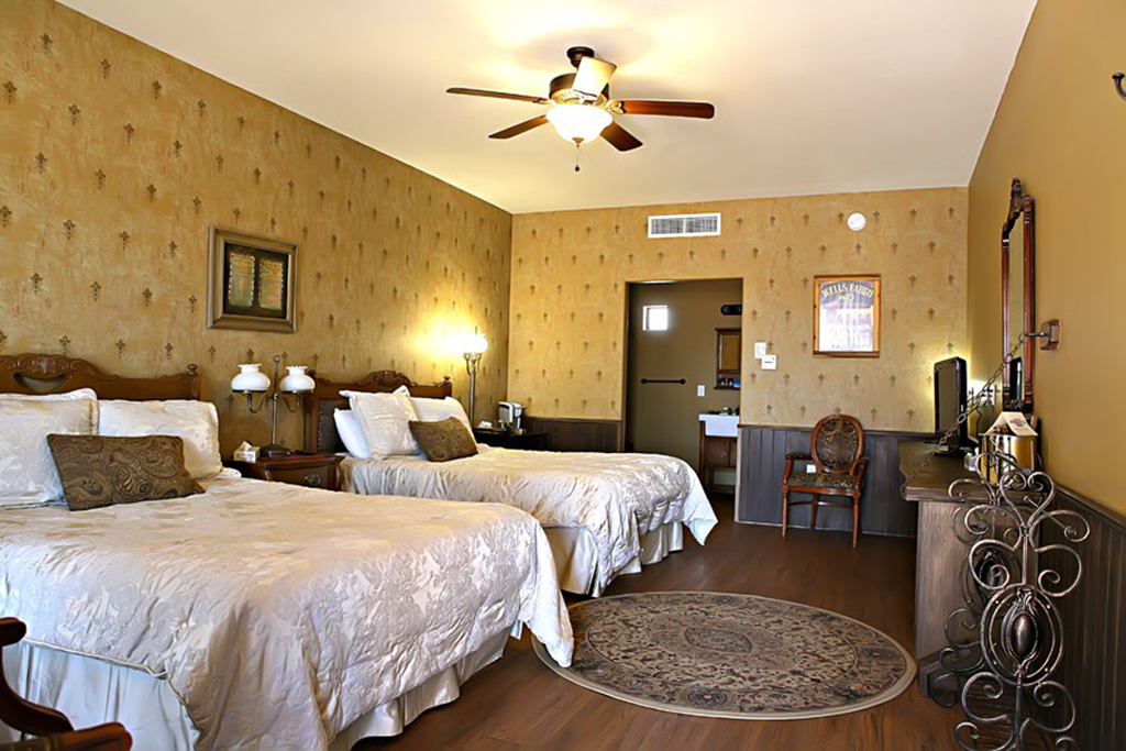 Guest room with two double beds