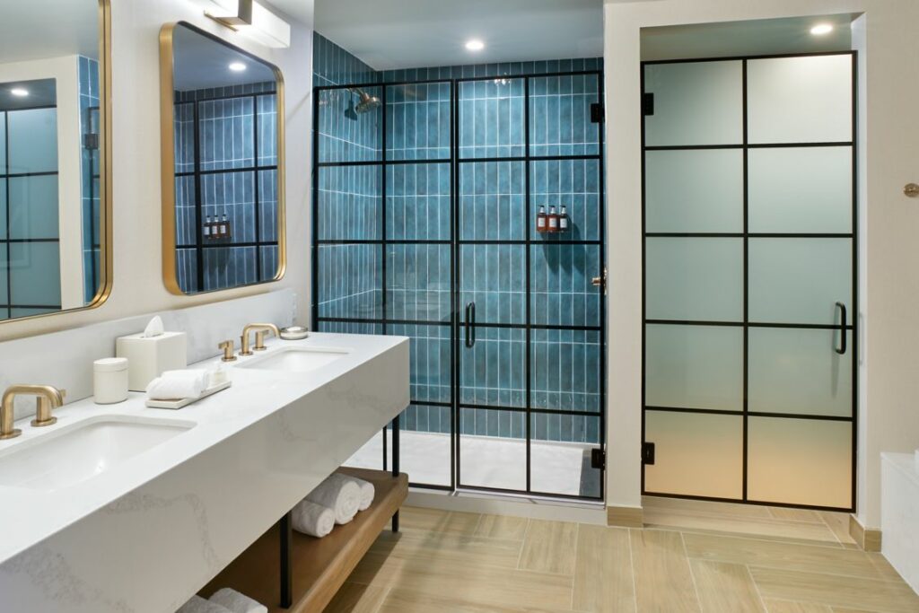 Suite bathroom