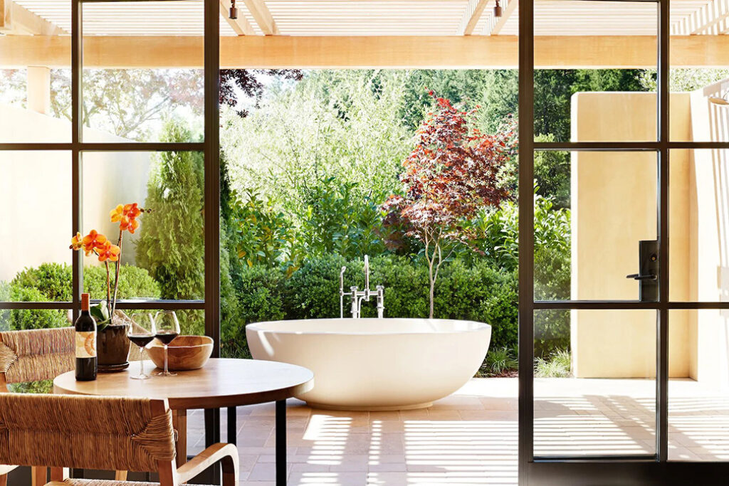 Hotel bath tub