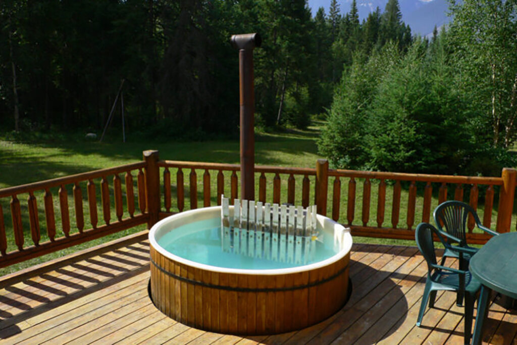 Hot tub on cabin patio